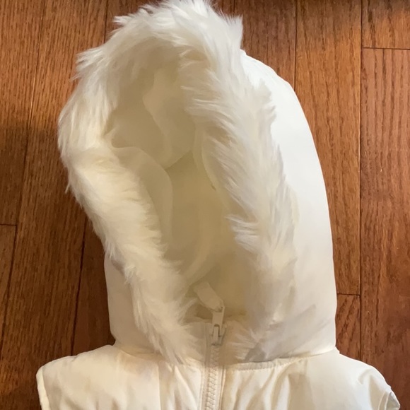 White fur trim puffer vest new - Picture 2 of 5